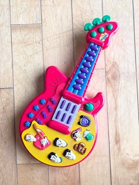 The Wiggles 2003 Y2K PLAY ALONG Musical Red Guitar by Spin Master WORKS